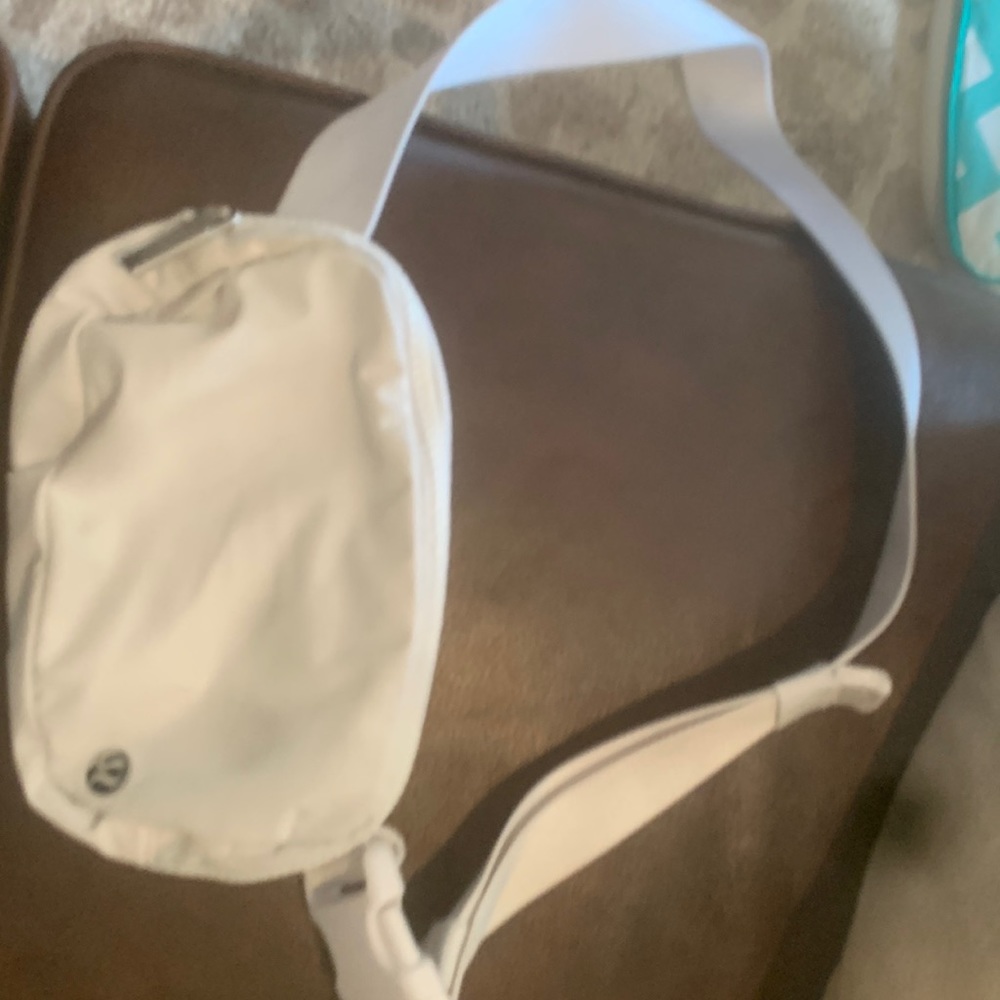 I am selling a lululemon cross body I never have worn it,not my thing no stains